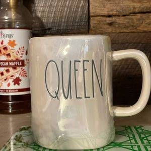 NWOT Rare Rae Dunn iridescent Queen mug